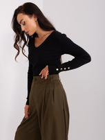 Czarny prążkowany sweter z guzikami - obrazek 3